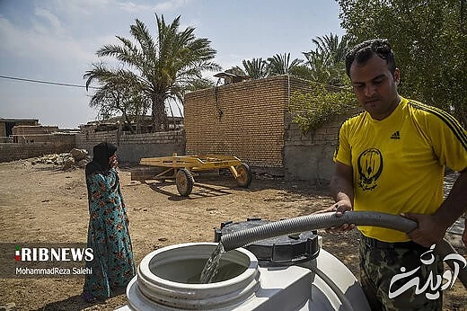 آبرسانی تانکرهای ارتش به روستاهای دشت آزادگان اهواز